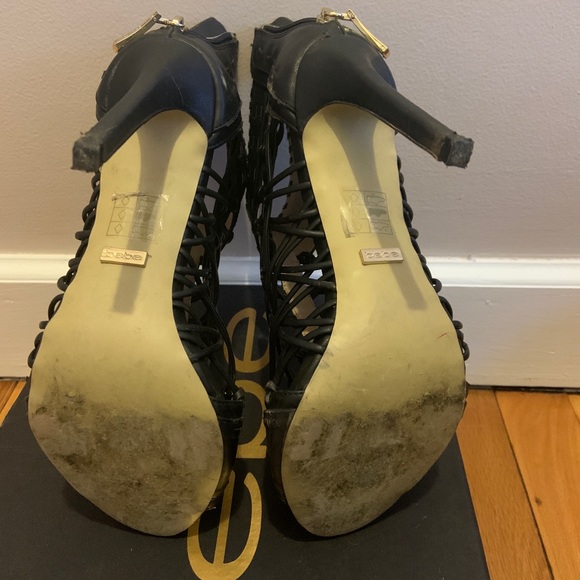 Shoes - Picture 3 of 4